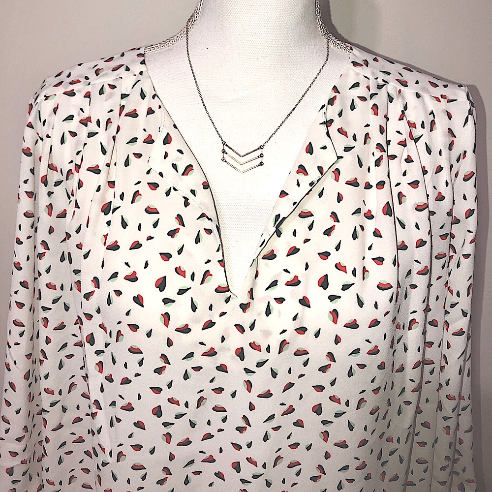 NWT Heart Pleione V-Neck Pattern Blouse